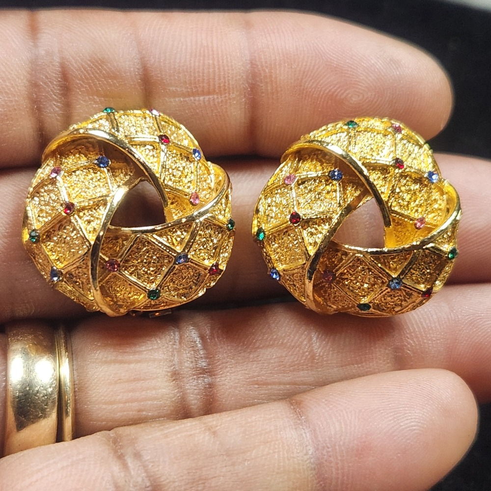 Vintage Gold Tone Textured Swirl Clip On Earrings Multi Color Rhinestone 1‎ Inch